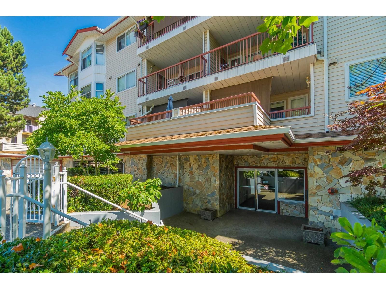 5776 200 Street, Langley, British Columbia V3A 1M8