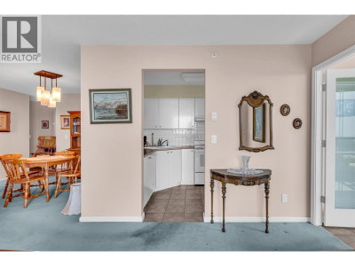 6611 SOUTHOAKS Crescent | Burnaby British Columbia | Slide Image Thirteen