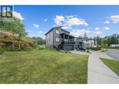 13532 BIRDTAIL Drive | Maple Ridge British Columbia | Slide Image Thirty-six