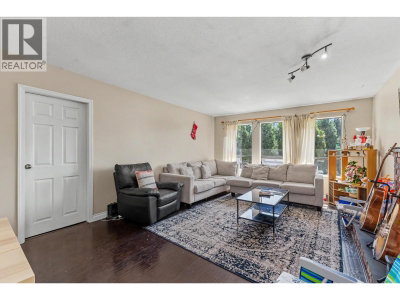 976 HOSMER Court | Coquitlam British Columbia | Slide Image Ten