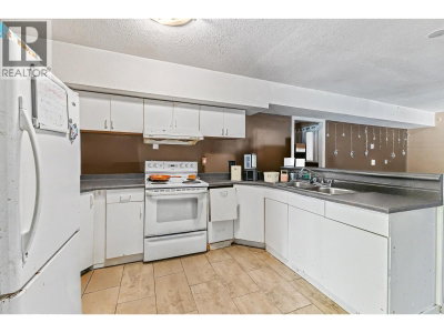 976 HOSMER Court | Coquitlam British Columbia | Slide Image Sixteen