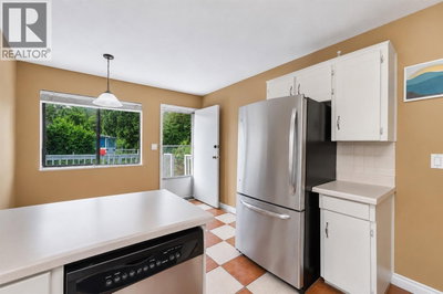 976 HOSMER Court | Coquitlam British Columbia | Slide Image Three