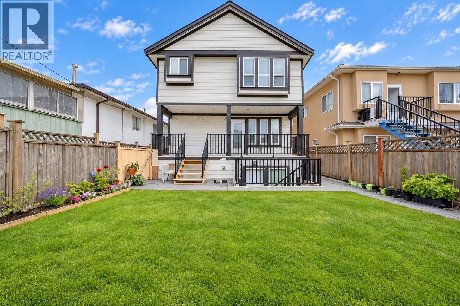 2216 MANNERING Avenue, Vancouver, British Columbia V5N 3C4