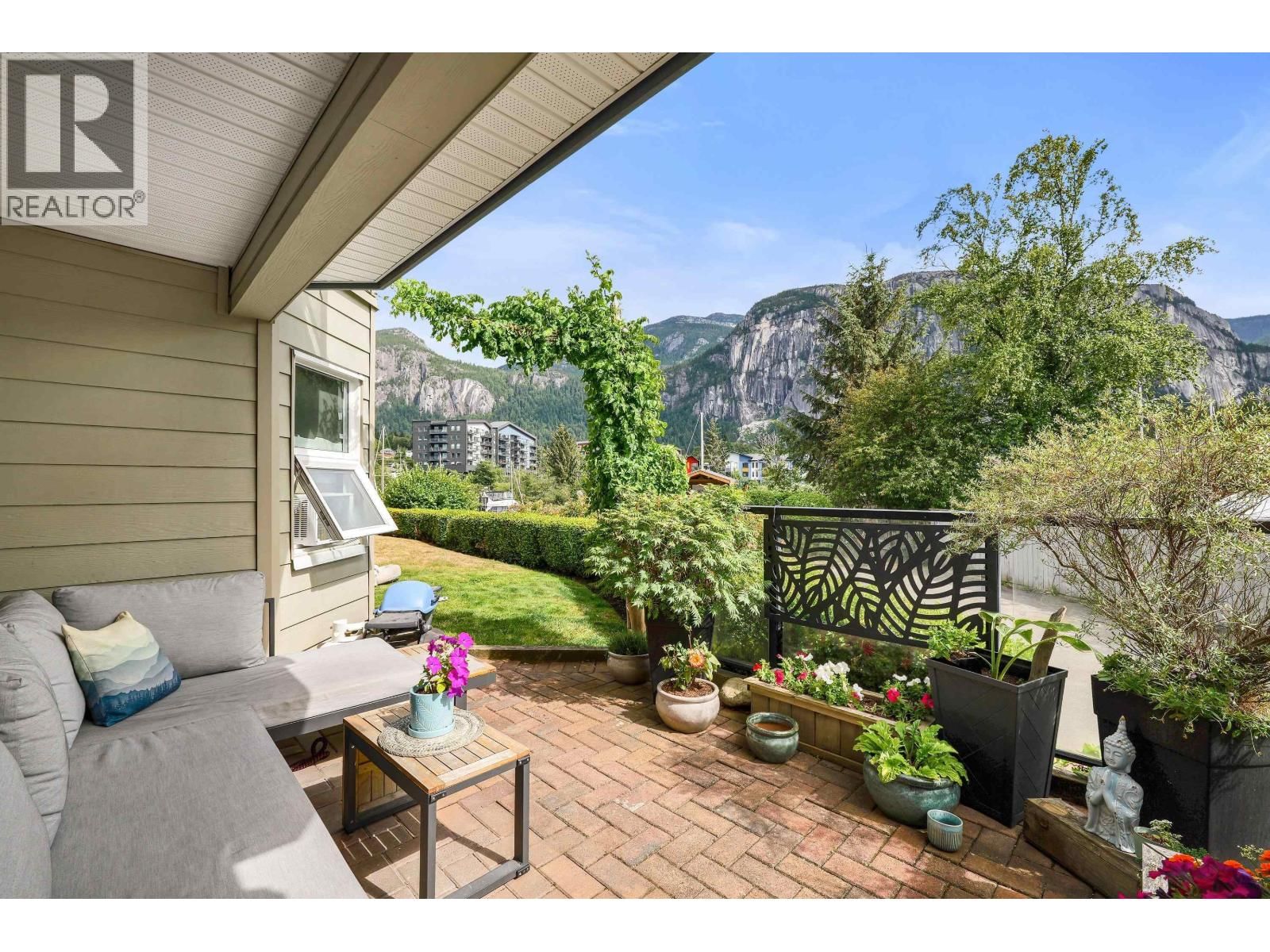 1468 PEMBERTON Avenue, Squamish, British Columbia V8B 0K2
