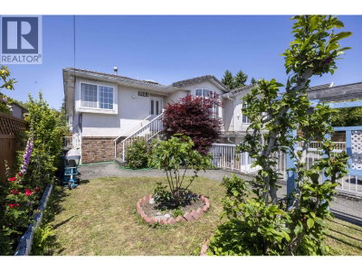 7523 17TH Avenue | Burnaby British Columbia | Slide Image Four