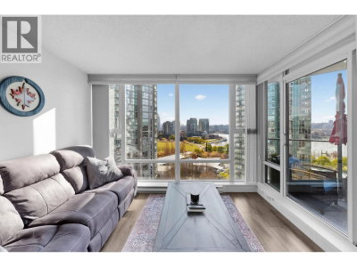 455 BEACH Crescent | Vancouver British Columbia | Slide Image Four