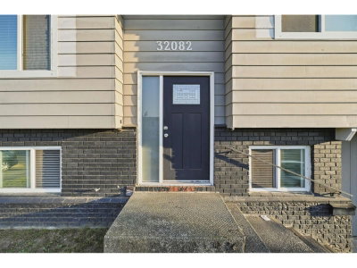 32082 AUSTIN Avenue | Abbotsford British Columbia | Slide Image Two