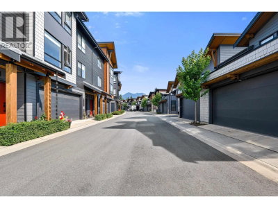 41238 HIGHLINE Place | Squamish British Columbia | Slide Image Eight
