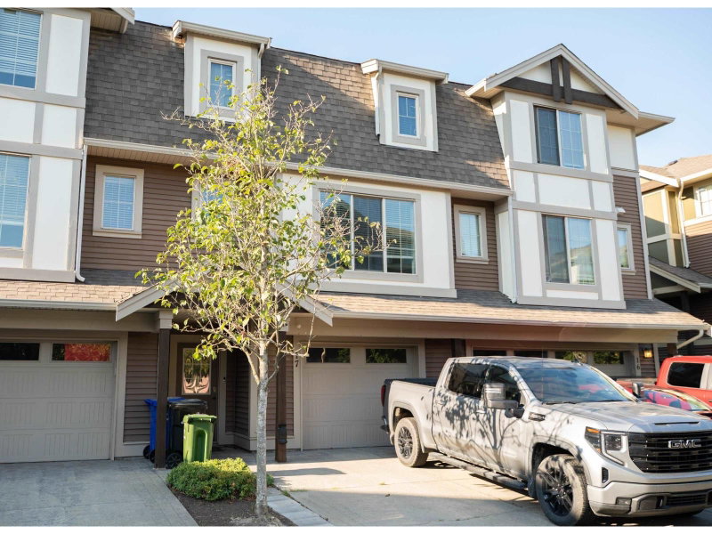 45025 WOLFE Road Chilliwack British Columbia, V2P 7V9 - 3 Bedrooms Condo For Sale