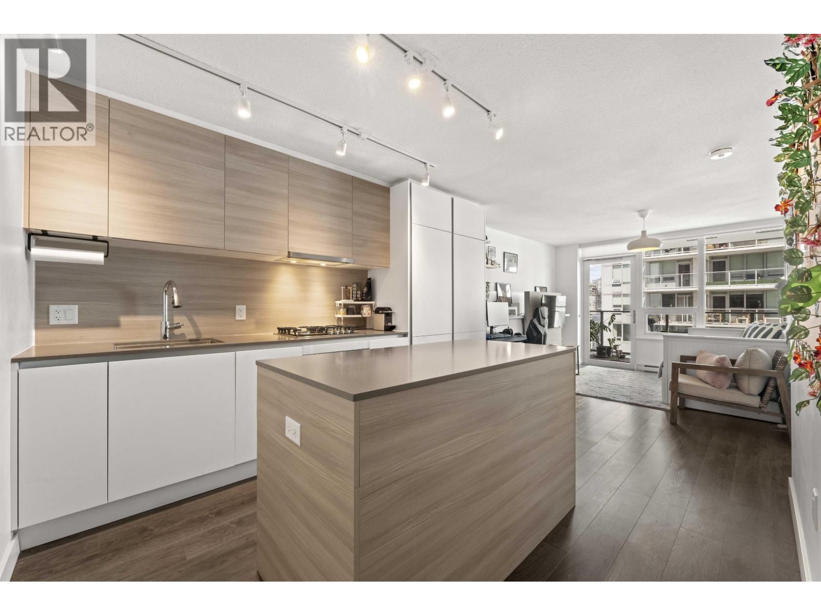 988 QUAYSIDE Drive, New Westminster, British Columbia V3M 0L5