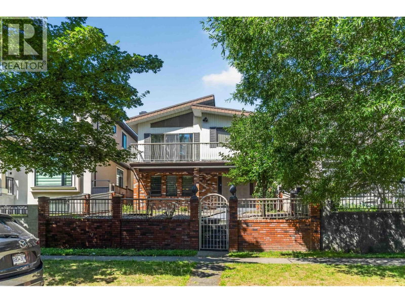 2739 8TH Avenue Vancouver British Columbia, V5M 1W7 - 5 Bedrooms Home For Sale