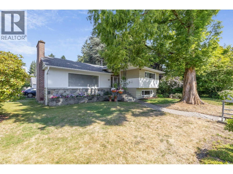 541 COCHRANE Avenue Coquitlam British Columbia, V3J 2A3 - 5 Bedrooms Home For Sale