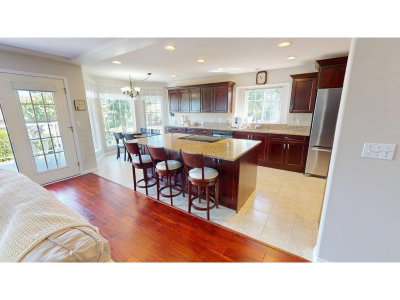 32767 CHILCOTIN Drive | Abbotsford British Columbia | Slide Image Three