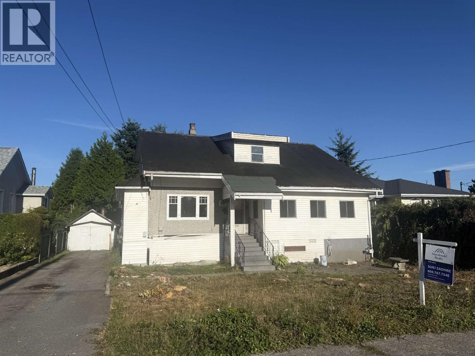 220 DEVOY Street, New Westminster, British Columbia V3L 4E7