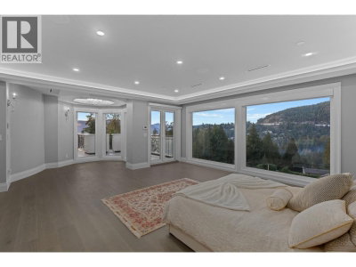 5417 GREENTREE Road | West Vancouver British Columbia | Slide Image Nineteen
