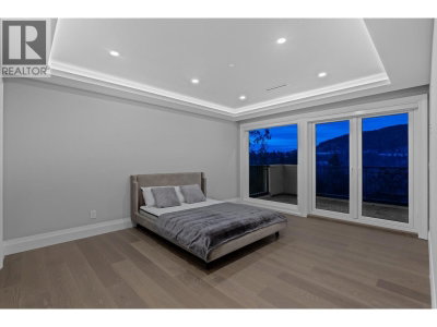5417 GREENTREE Road | West Vancouver British Columbia | Slide Image Twenty-two