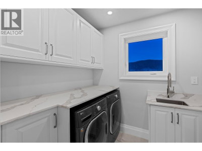 5417 GREENTREE Road | West Vancouver British Columbia | Slide Image Twenty-six
