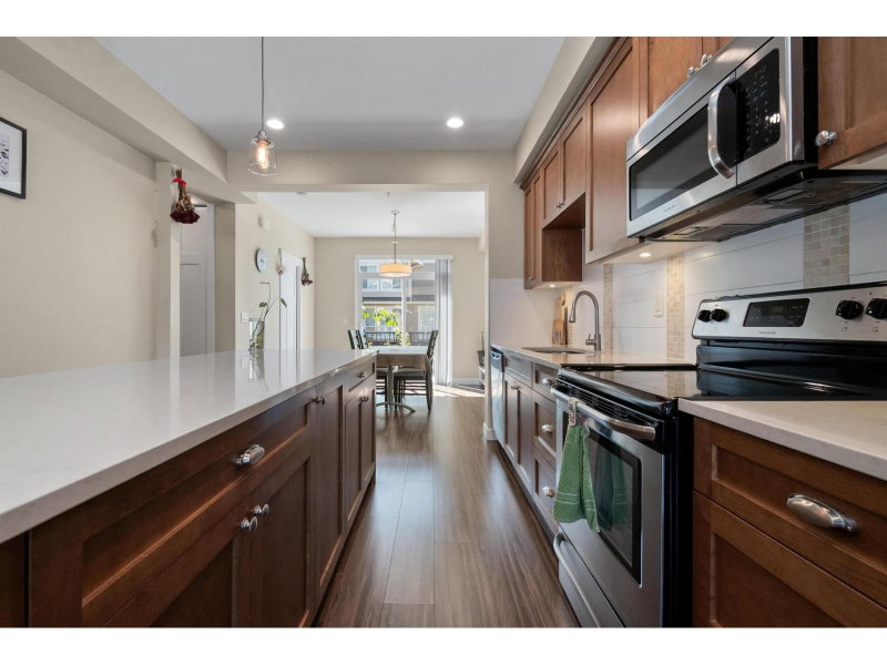 7059 210 Street Langley British Columbia, V2Y 0T2 - 3 Bedrooms Condo For Sale