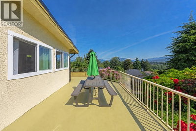 5578 OAKGLEN Drive | Burnaby British Columbia | Slide Image Ten