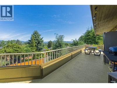 5578 OAKGLEN Drive | Burnaby British Columbia | Slide Image Eleven