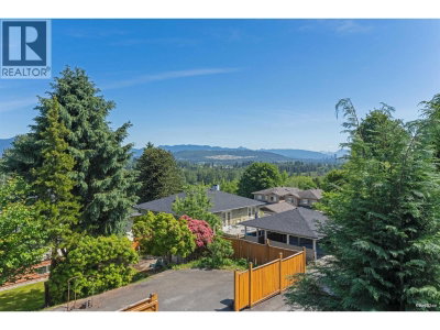 5578 OAKGLEN Drive | Burnaby British Columbia | Slide Image Twelve