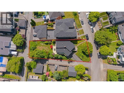 5578 OAKGLEN Drive | Burnaby British Columbia | Slide Image Two