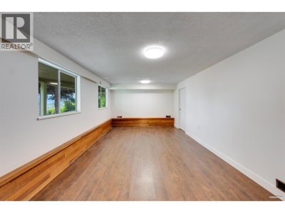 5578 OAKGLEN Drive | Burnaby British Columbia | Slide Image Twenty-one