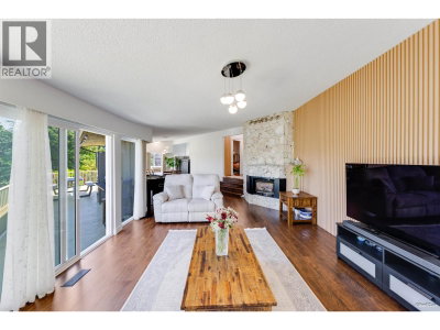 5578 OAKGLEN Drive | Burnaby British Columbia | Slide Image Four