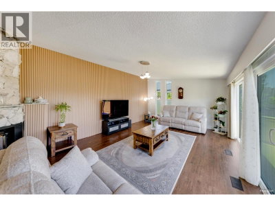 5578 OAKGLEN Drive | Burnaby British Columbia | Slide Image Eight