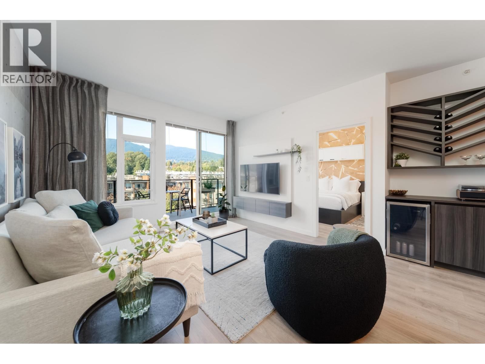 725 MARINE Drive, North Vancouver, British Columbia V7M 0G2