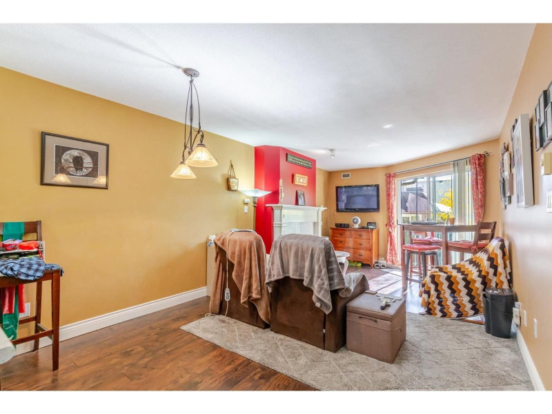 15110 108 Avenue Surrey British Columbia, V3R 0T6 - 1 Bedroom Condo For Sale