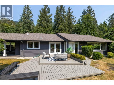 3420 ROCKVIEW Place | West Vancouver British Columbia | Slide Image Four