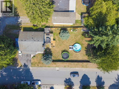 20835 WICKLUND Avenue | Maple Ridge British Columbia | Slide Image Three