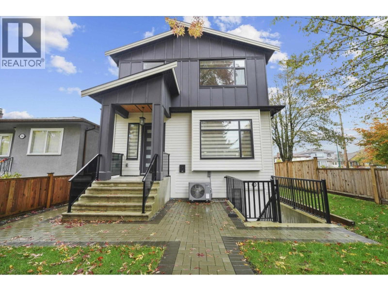 2995 17TH Avenue Vancouver British Columbia, V5M 2N4 - 7 Bedrooms Condo For Sale
