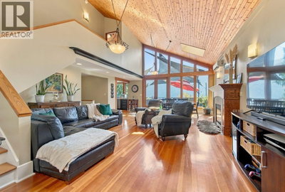 330 SASAMAT Lane | North Vancouver British Columbia | Slide Image Eight
