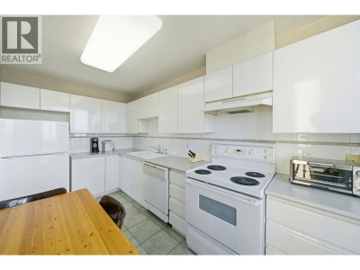 6622 SOUTHOAKS Crescent | Burnaby British Columbia | Slide Image Ten