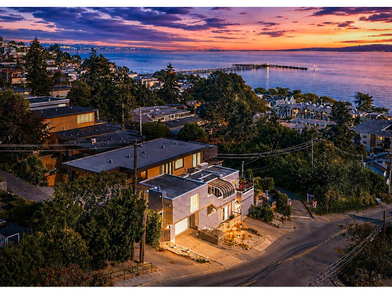 1246 OXFORD Street White Rock British Columbia, V4B 5G8 - 4 Bedrooms Waterfront Home For sale