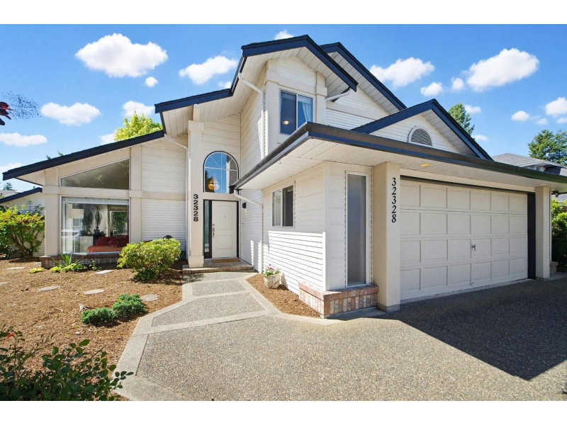 32328 SLOCAN Drive Abbotsford British Columbia, V2T 5C9 - 4 Bedrooms Home For Sale