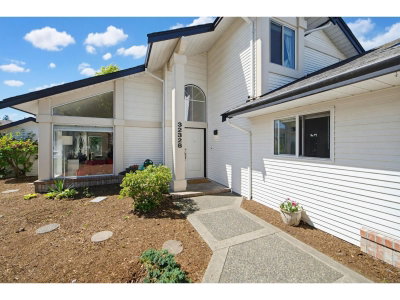 32328 SLOCAN Drive | Abbotsford British Columbia | Slide Image Three