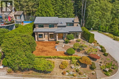 2008 BLAIRVIEW Avenue | North Vancouver British Columbia | Slide Image Three