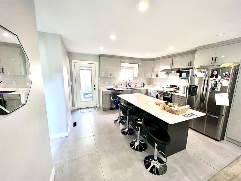 7376 123 Street Surrey British Columbia, V3W 5S3 - 5 Bedrooms Home For Sale