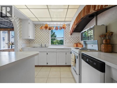 8660 FAIRFAX Crescent | Richmond British Columbia | Slide Image Fifteen