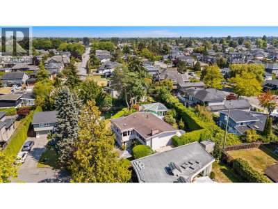 8660 FAIRFAX Crescent | Richmond British Columbia | Slide Image Six