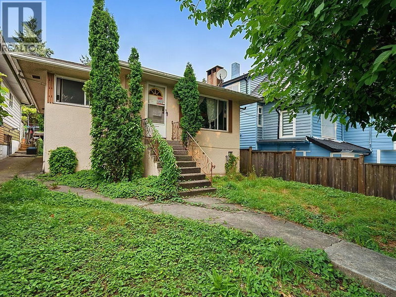 8247 10TH Avenue Burnaby British Columbia, V3N 2S6 - 4 Bedrooms Home For Sale