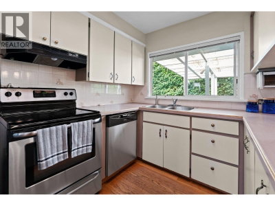 3455 HIGHLAND Boulevard | North Vancouver British Columbia | Slide Image Ten