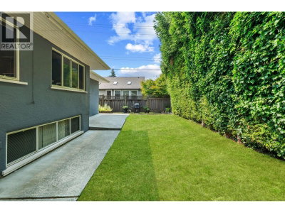 3455 HIGHLAND Boulevard | North Vancouver British Columbia | Slide Image Thirty-two