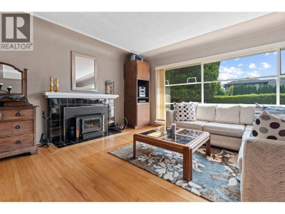 3455 HIGHLAND Boulevard | North Vancouver British Columbia | Slide Image Five