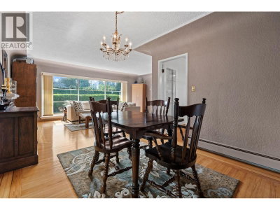 3455 HIGHLAND Boulevard | North Vancouver British Columbia | Slide Image Eight