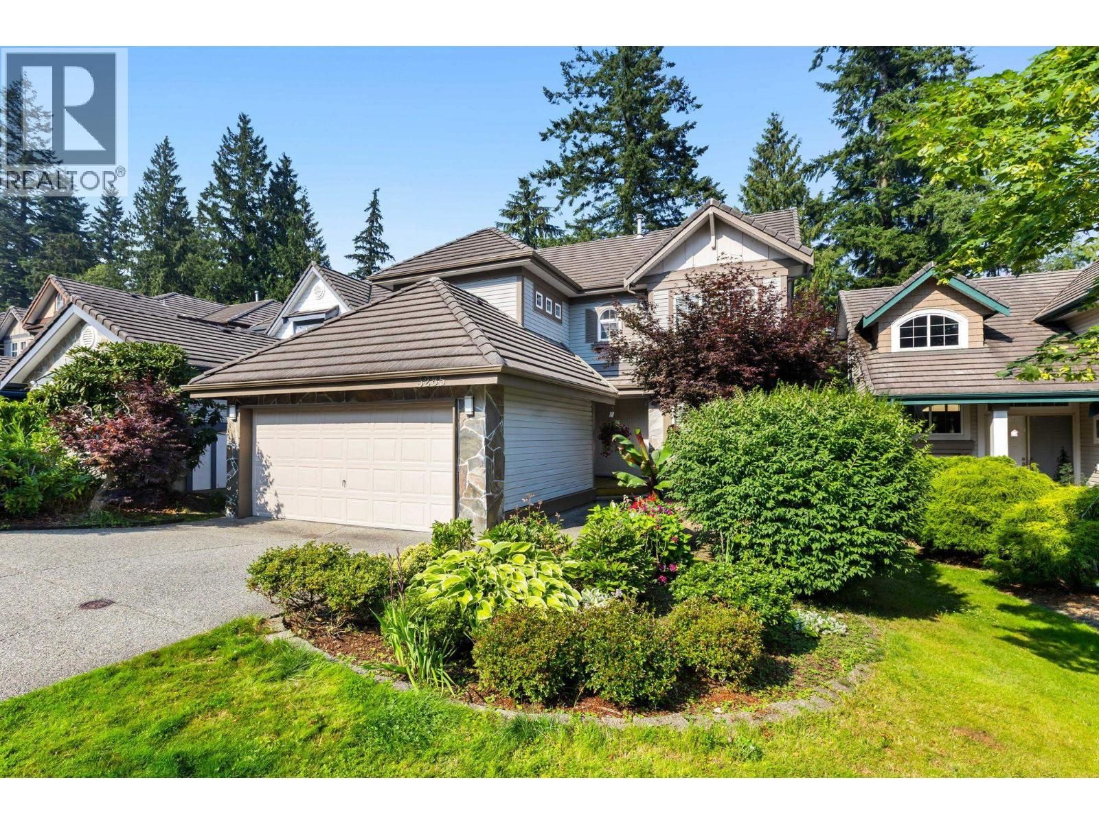 3285 CHARTWELL, Coquitlam, British Columbia V3E 3M9
