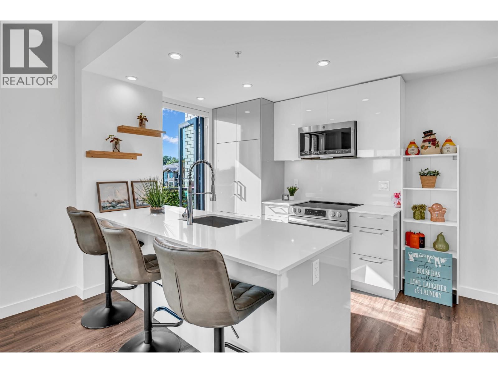 2446 SHAUGHNESSY Street, Port Coquitlam, British Columbia V3C 3E5